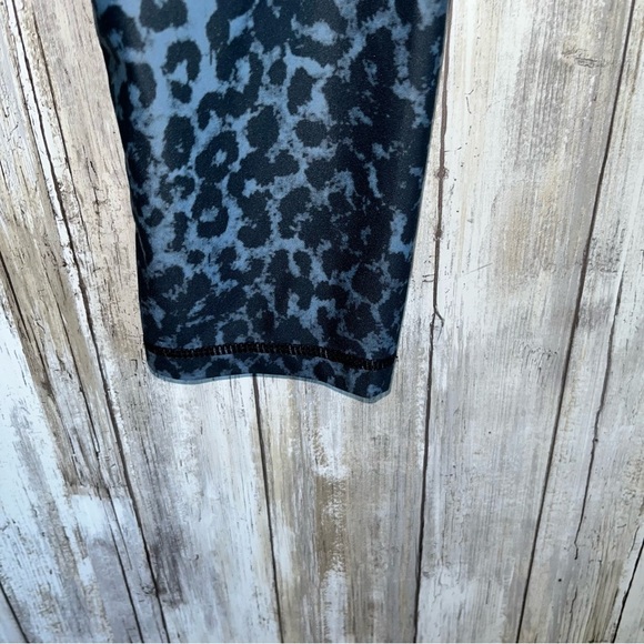 ZYIA Stone Leopard Scrunchy Light N Luxe Leggings - Picture 3 of 10